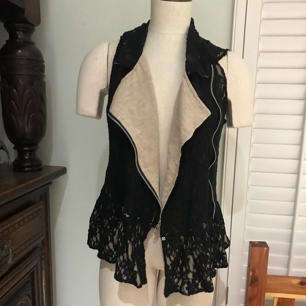 Boutique Reversible Vest Lace Sz Med Very Unique